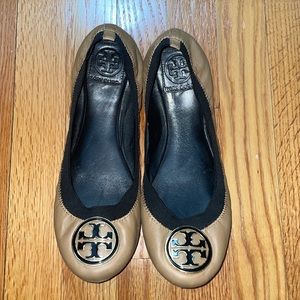 TORY BURCH Logo Ballet Flats Shoes Tan Leather Slip On Women's size 9